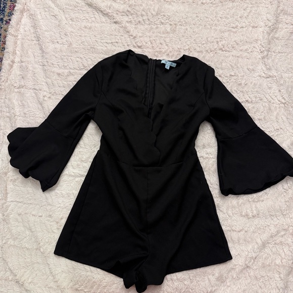 She + Sky Dresses & Skirts - She+ Sky medium women’s v neck Long Sleeve Romper Shorts